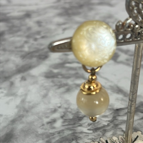 Italian lucite dangling clip on earrings - Picture 6 of 8